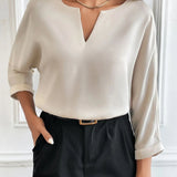 Blusa Lisa Manga 3/4 com Decote em V - Fiorenze