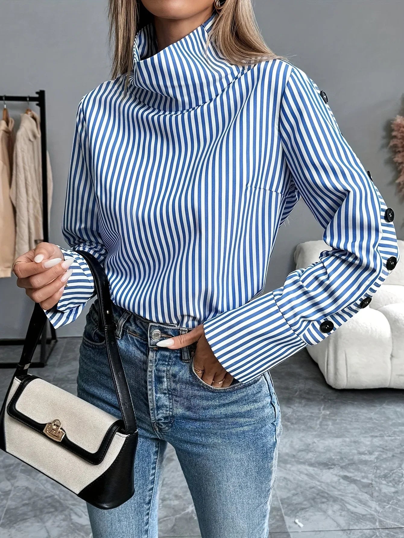 Blusa de Poliéster Listrada com Gola Alta Fiorenze