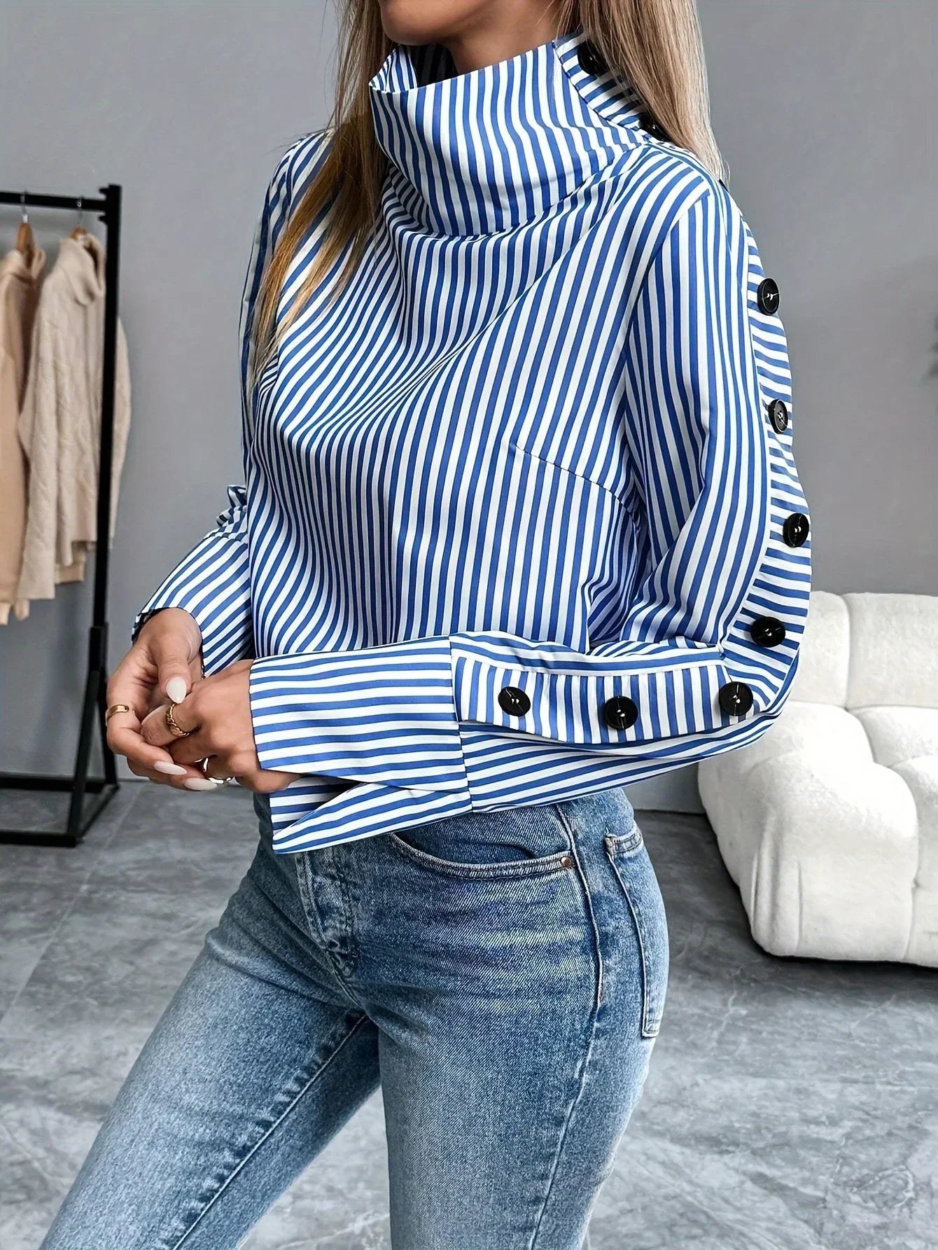 Blusa de Poliéster Listrada com Gola Alta Fiorenze
