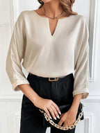 Blusa Lisa Manga 3/4 com Decote em V - Fiorenze